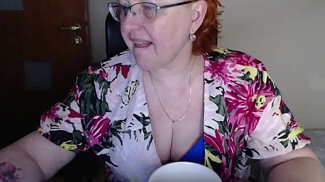 Snapshot of JoannaAndNeighbour chatting on 03/03/25, 10:17 JoannaAndNeighbour online show from 03/03/25, 10:17
