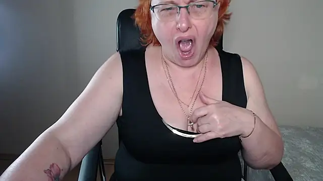 Snapshot of JoannaAndNeighbour chatting on 03/07/25, 10:35 JoannaAndNeighbour online show from 03/07/25, 10:35