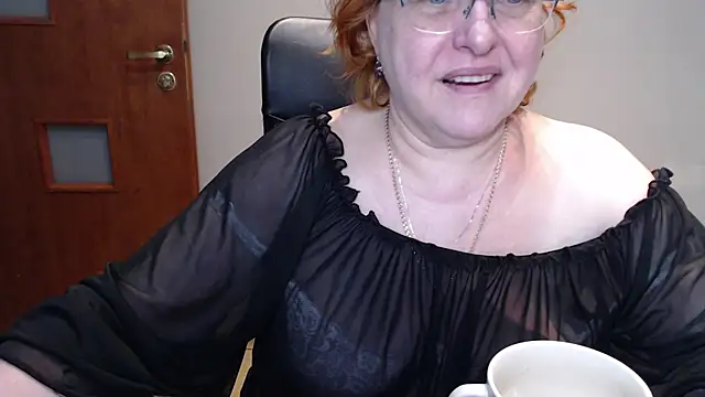 Snapshot of JoannaAndNeighbour chatting on 03/12/25, 09:55 JoannaAndNeighbour online show from 03/12/25, 09:55