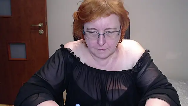 Snapshot of JoannaAndNeighbour chatting on 03/21/25, 09:56 JoannaAndNeighbour online show from 03/21/25, 09:56