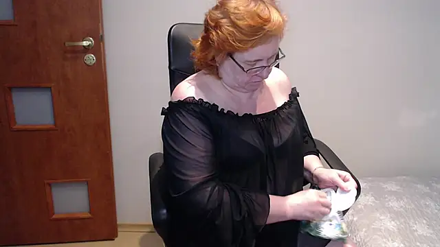 Snapshot of JoannaAndNeighbour chatting on 03/21/25, 01:01 JoannaAndNeighbour online show from 03/21/25, 01:01