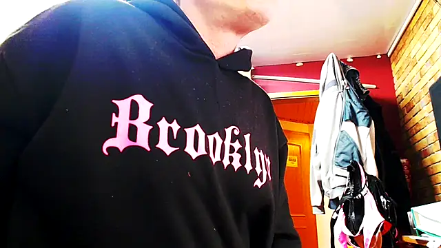 Fem-Boy40 online show from 04/05/26, 10:29