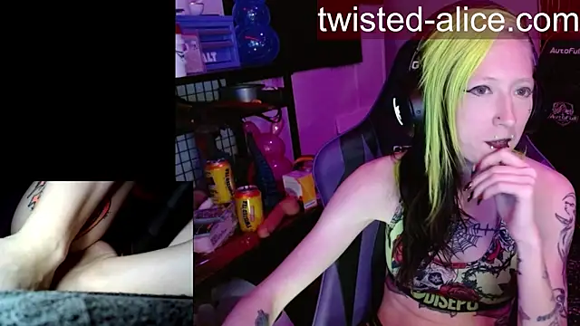 alicewonder09 online show from 04/11/26, 03:22