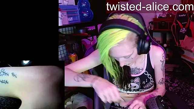 alicewonder09 online show from 04/12/26, 03:00