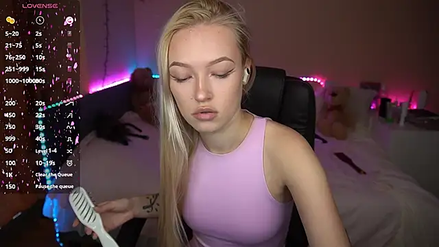 AmandaFiree online show from 10/11/25, 06:34