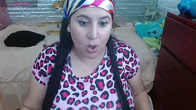 Snapshot of EMILY-NESSA chatting on 03/19/25, 04:34 EMILY-NESSA online show from 03/19/25, 04:34