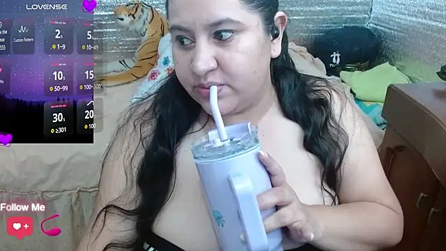 Snapshot of EMILY-NESSA chatting on 09/16/25, 01:56 EMILY-NESSA online show from 09/16/25, 01:56