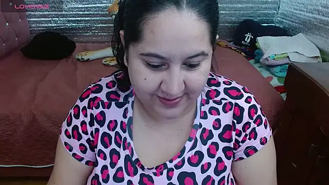 Snapshot of EMILY-NESSA chatting on 09/23/25, 01:58 EMILY-NESSA online show from 09/23/25, 01:58