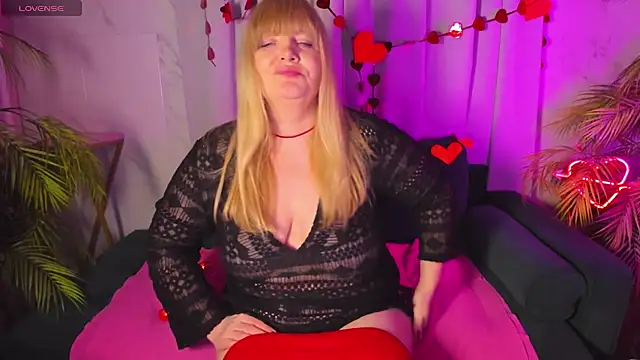 Snapshot of NicoleKind chatting on 02/15/25, 11:28 NicoleKind online show from 02/15/25, 11:28