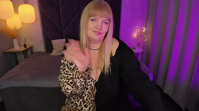 Snapshot of NicoleKind chatting on 02/28/25, 11:25 NicoleKind online show from 02/28/25, 11:25