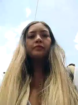 Snapshot of alana_69 chatting on 12/12/24, 03:27 alana 69 online show from 12/12/24, 03:27