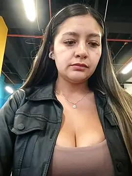 Snapshot of alana_69 chatting on 10/22/25, 10:31 alana 69 online show from 10/22/25, 10:31