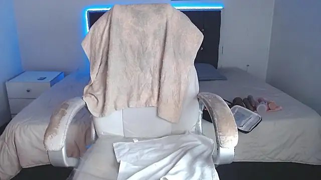 selena yourmilf online show from 01/13/26, 02:22