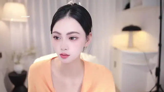 Ocean--Lili online show from 10/19/25, 02:18