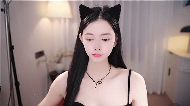 Ocean--Lili online show from 11/24/25, 02:17