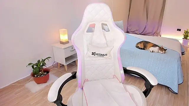 carleee winter online show from 11/23/25, 12:43