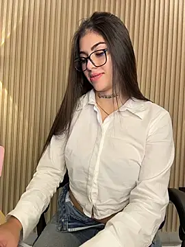 Sarasanders 4 online show from 11/10/25, 03:16