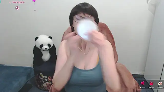 Snapshot of Ammillia chatting on 12/08/24, 08:30 Ammillia online show from 12/08/24, 08:30