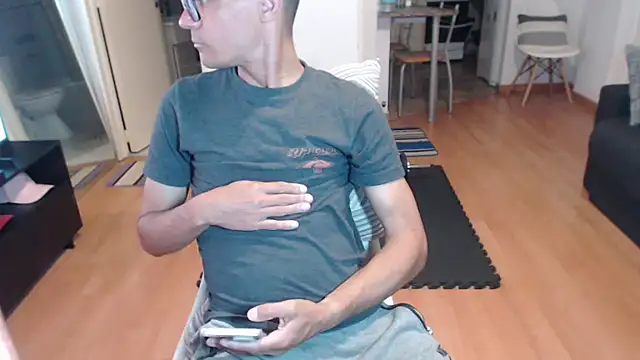 guachin hunk online show from 11/08/25, 11:14