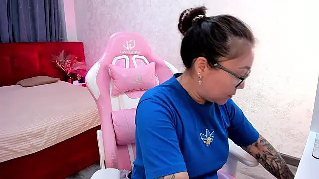 Snapshot of gentle_muse chatting on 06/13/26, 11:57 gentle muse online show from 06/13/26, 11:57