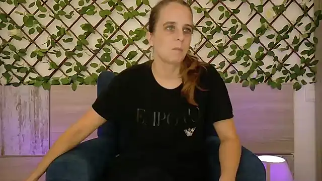 Snapshot of LadyChantale chatting on 10/23/25, 08:24 LadyChantale online show from 10/23/25, 08:24