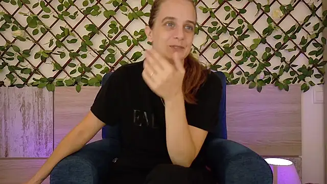 Snapshot of LadyChantale chatting on 10/26/25, 07:47 LadyChantale online show from 10/26/25, 07:47