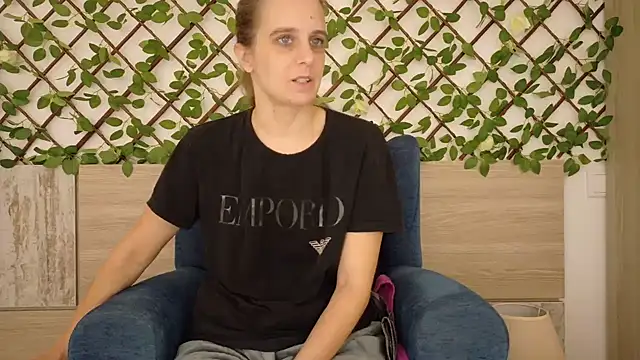 Snapshot of LadyChantale chatting on 11/03/25, 07:42 LadyChantale online show from 11/03/25, 07:42