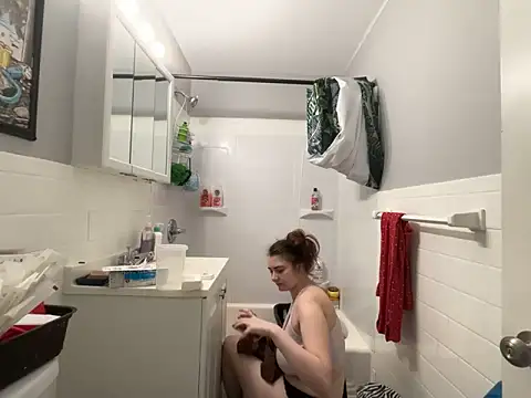 Snapshot of Snowbunnycake_131 chatting on 11/03/25, 10:42 Snowbunnycake 131 online show from 11/03/25, 10:42