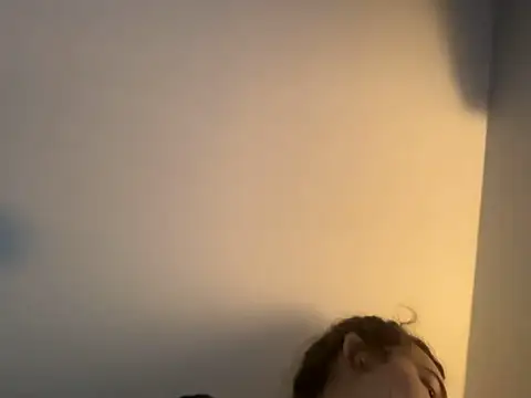 Snapshot of Snowbunnycake_131 chatting on 11/06/25, 12:06 Snowbunnycake 131 online show from 11/06/25, 12:06