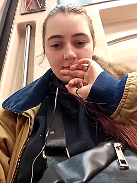 Snapshot of Snowbunnycake_131 chatting on 11/20/25, 02:34 Snowbunnycake 131 online show from 11/20/25, 02:34