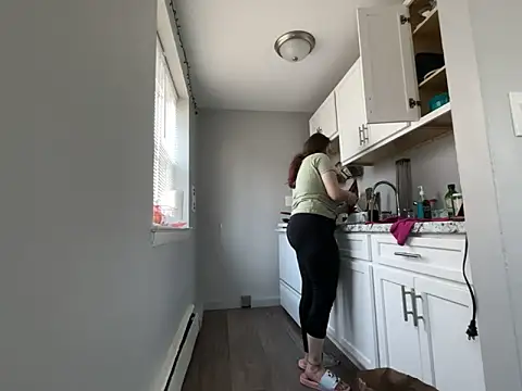 Snapshot of Snowbunnycake_131 chatting on 11/24/25, 08:19 Snowbunnycake 131 online show from 11/24/25, 08:19