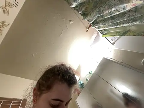 Snapshot of Snowbunnycake_131 chatting on 11/27/25, 10:28 Snowbunnycake 131 online show from 11/27/25, 10:28