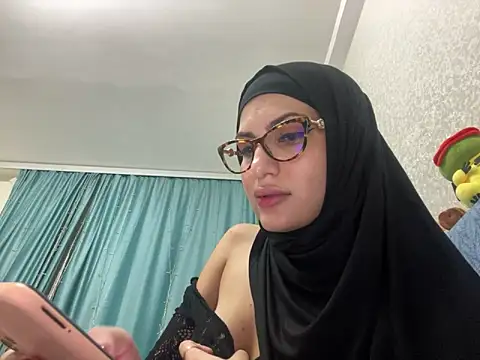 Snapshot of GumusGuray chatting on 12/20/24, 02:08 GumusGuray online show from 12/20/24, 02:08