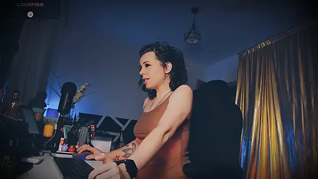 Snapshot of LisaDove chatting on 03/01/25, 01:53 LisaDove online show from 03/01/25, 01:53