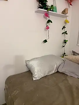 Snapshot of oriana_zoeee chatting on 10/30/25, 12:12 oriana zoeee online show from 10/30/25, 12:12