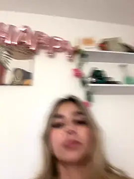 Snapshot of oriana_zoeee chatting on 11/11/25, 11:49 oriana zoeee online show from 11/11/25, 11:49