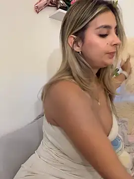 Snapshot of oriana_zoeee chatting on 11/28/25, 10:23 oriana zoeee online show from 11/28/25, 10:23