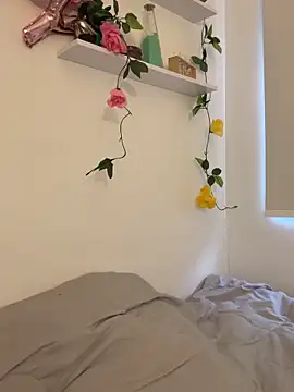 Snapshot of oriana_zoeee chatting on 12/01/25, 10:15 oriana zoeee online show from 12/01/25, 10:15