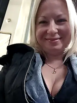Snapshot of Arina_smiles chatting on 12/08/24, 01:47 Arina smiles online show from 12/08/24, 01:47
