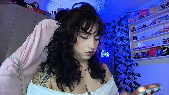 Snapshot of valenor_ chatting on 05/08/26, 03:34 valenor online show from 05/08/26, 03:34