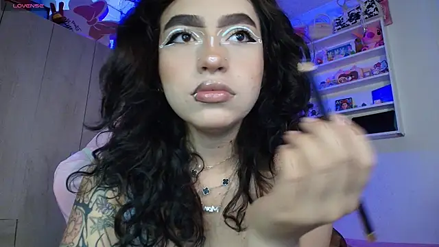 Snapshot of valenor_ chatting on 05/11/26, 03:23 valenor online show from 05/11/26, 03:23