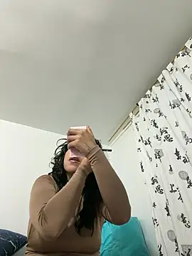 Snapshot of valenor_ chatting on 05/29/26, 04:10 valenor online show from 05/29/26, 04:10