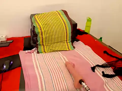 Snapshot of Suzzy-SL chatting on 09/19/25, 02:35 Suzzy-SL online show from 09/19/25, 02:35