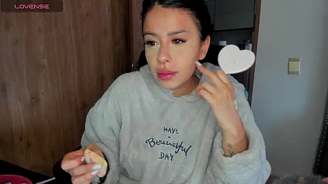 keyn laurent 1 online show from 02/28/25, 10:50