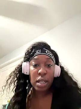 Snapshot of tokyopetitexx chatting on 10/27/25, 05:50 tokyopetitexx online show from 10/27/25, 05:50