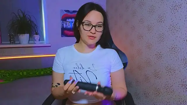 EsterLogan online show from 11/03/25, 10:27