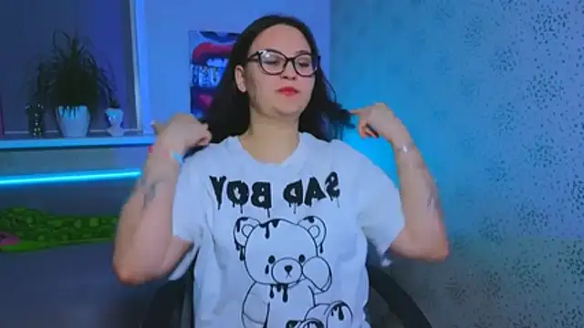 EsterLogan online show from 11/08/25, 12:27