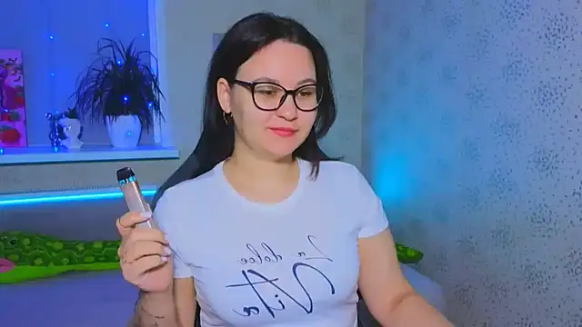 EsterLogan online show from 11/28/25, 08:39