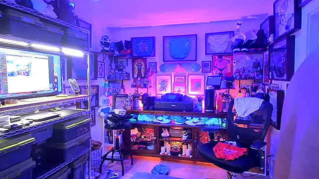 Snapshot of Briefs_bud chatting on 12/19/24, 03:18 Briefs bud online show from 12/19/24, 03:18