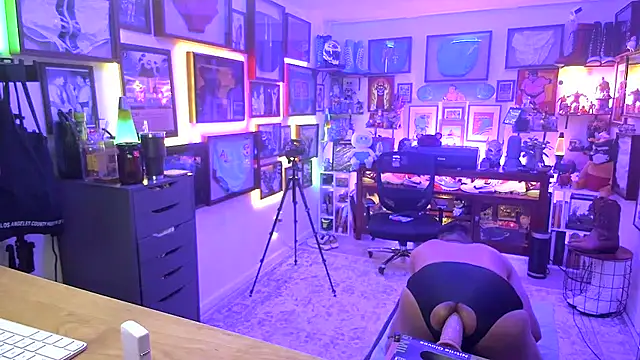 Snapshot of Briefs_bud chatting on 02/08/25, 04:25 Briefs bud online show from 02/08/25, 04:25